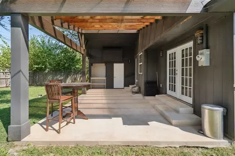 Exterior - 127 E Hayes St, Norman, OK 73069 photo 2 of 2