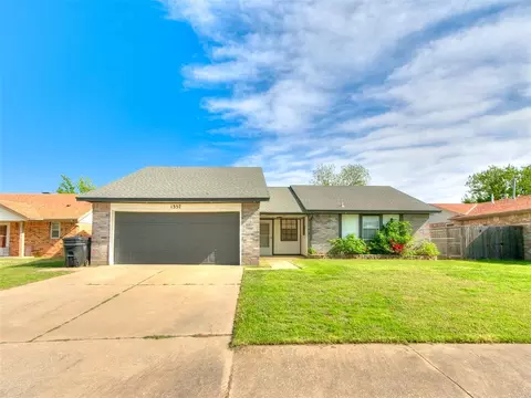 1357 W Cedarbrook Ln, Moore, OK 73170