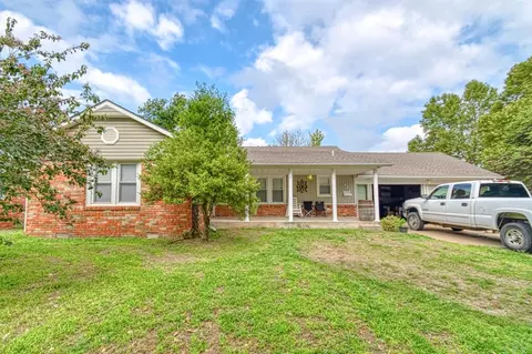 1604 S 9th St, Chickasha, OK 73018