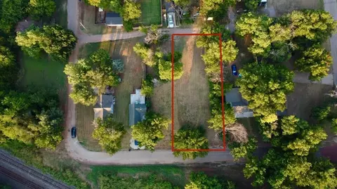 514 N 1st St, Guthrie, OK 73044