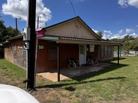 20557 E 1468 Rd, Lone Wolf, OK 73655