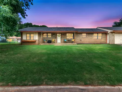 2628 S 19th St, Chickasha, OK 73018