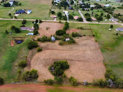 2516 Apache Rd NW, Piedmont, OK 73078