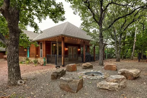 513 NW Eagles Landing Pl, Medicine Park, OK 73557