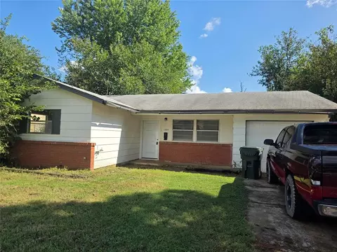 1304 Pinewood Ct, Midwest City, OK 73110