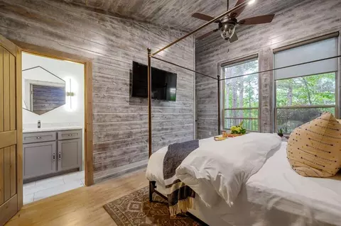 Bedroom - 35 Sunset Beach Trl, Broken Bow, OK 74728 photo 2 of 4