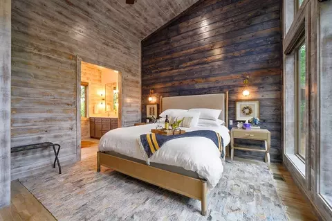 Bedroom - 35 Sunset Beach Trl, Broken Bow, OK 74728 photo 3 of 4