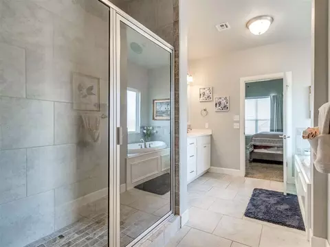 Bath - 1417 Atalon Dr, Moore, OK 73160 photo 7 of 9