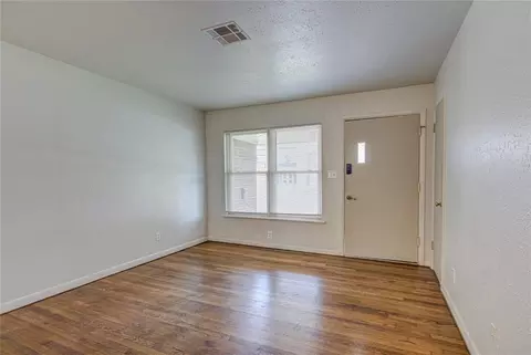 Living - 806 Denison Dr, Norman, OK 73069 photo 1 of 4