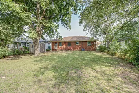 Exterior - 806 Denison Dr, Norman, OK 73069 photo 4 of 7