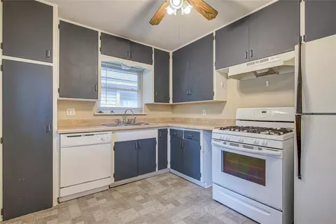 Kitchen - 806 Denison Dr, Norman, OK 73069 photo 2 of 7