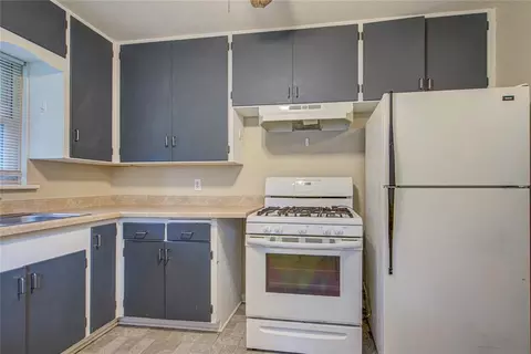 Kitchen - 806 Denison Dr, Norman, OK 73069 photo 3 of 7