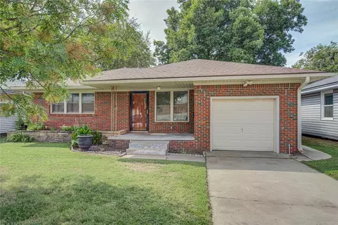 Exterior - 806 Denison Dr, Norman, OK 73069 photo 3 of 7