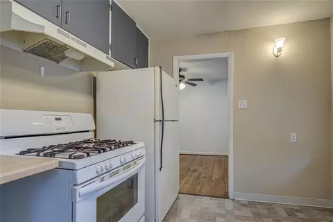 Kitchen - 806 Denison Dr, Norman, OK 73069 photo 5 of 7
