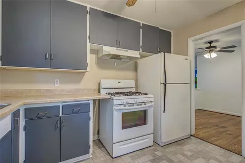 Kitchen - 806 Denison Dr, Norman, OK 73069 photo 4 of 7