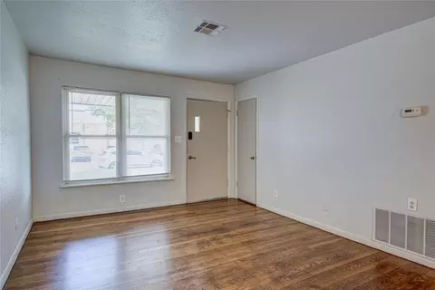 Living - 806 Denison Dr, Norman, OK 73069 photo 4 of 4