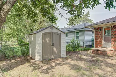 Exterior - 806 Denison Dr, Norman, OK 73069 photo 6 of 7