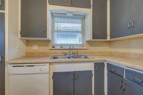 Kitchen - 806 Denison Dr, Norman, OK 73069 photo 7 of 7