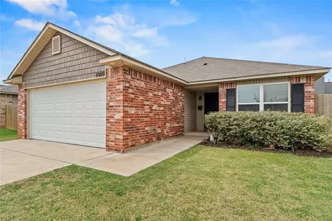 1009 S Blackjack Ln, Mustang, OK 73064