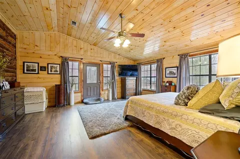 Bedroom - 263 Orca Rd, Broken Bow, OK 74728 photo 2 of 4