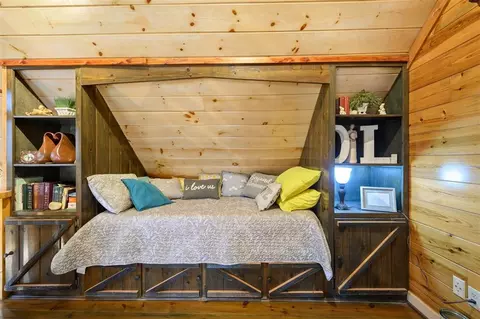 Bedroom - 263 Orca Rd, Broken Bow, OK 74728 photo 4 of 4