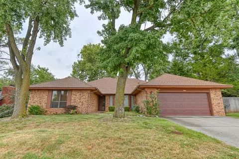 2101 Riverside Dr, Norman, OK 73072 photo 2