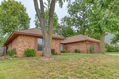 2101 Riverside Dr, Norman, OK 73072 photo 3