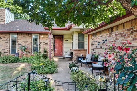 1412 Huntington Dr, Edmond, OK 73012