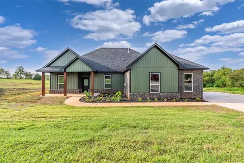2433 Canyon Cir, Blanchard, OK 73010