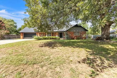 911 Mockingbird Ln, Norman, OK 73071 photo 2