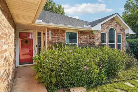Exterior - 1609 Blessing Ct, Norman, OK 73071 photo 4 of 8