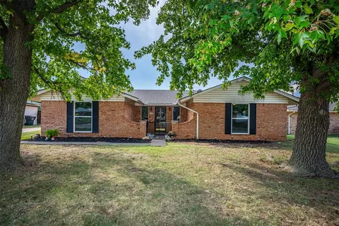 120 Sheridan Pl, Chickasha, OK 73018