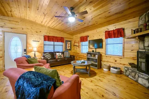 Living - 320 Orca Rd, Broken Bow, OK 74728 photo 4 of 7