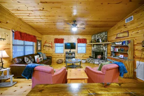 Living - 320 Orca Rd, Broken Bow, OK 74728 photo 1 of 7