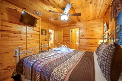 Bedroom - 320 Orca Rd, Broken Bow, OK 74728 photo 3 of 7