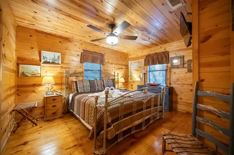 Bedroom - 320 Orca Rd, Broken Bow, OK 74728 photo 1 of 7