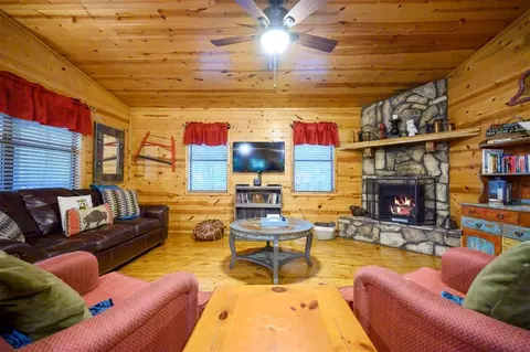 Living - 320 Orca Rd, Broken Bow, OK 74728 photo 3 of 7