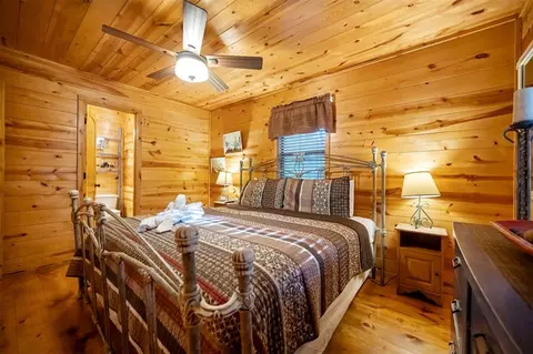 Bedroom - 320 Orca Rd, Broken Bow, OK 74728 photo 2 of 7