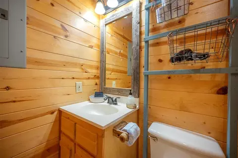 Bath - 320 Orca Rd, Broken Bow, OK 74728 photo 3 of 5