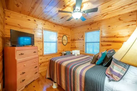 Bedroom - 320 Orca Rd, Broken Bow, OK 74728 photo 5 of 7