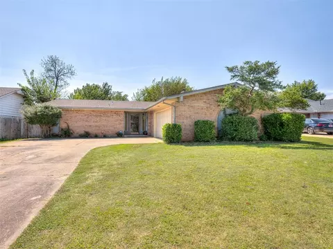 6712 NW 61st St, Warr Acres, OK 73122