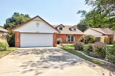 612 S Willowood Dr, Yukon, OK 73099