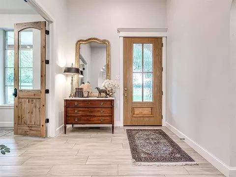 833 Whispering Trails Dr, Tuttle, OK 73089 photo 4