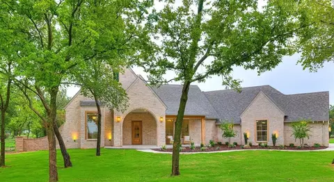 833 Whispering Trails Dr, Tuttle, OK 73089