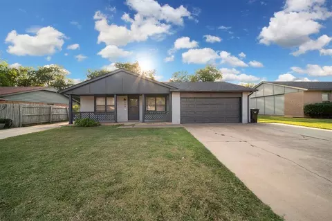 509 N Ramblin Oaks Dr, Moore, OK 73160