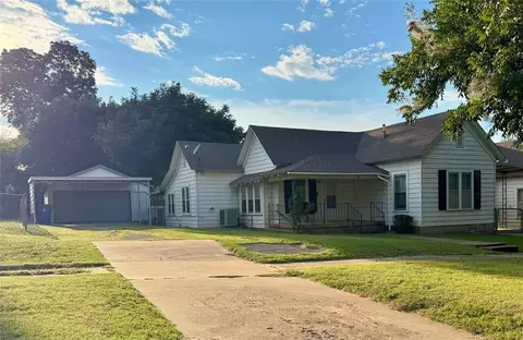 910 S 6th St, Chickasha, OK 73018