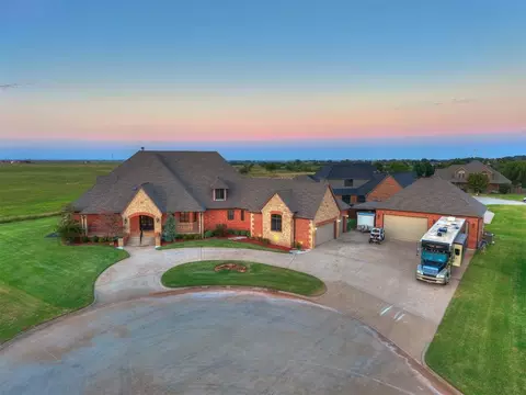 610 Lawrence Dr, Okarche, OK 73762