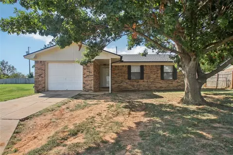 2412 S 30th St, Chickasha, OK 73018