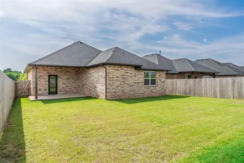 Exterior - 1216 Colonial Ave, Tuttle, OK 73089 photo 4 of 6