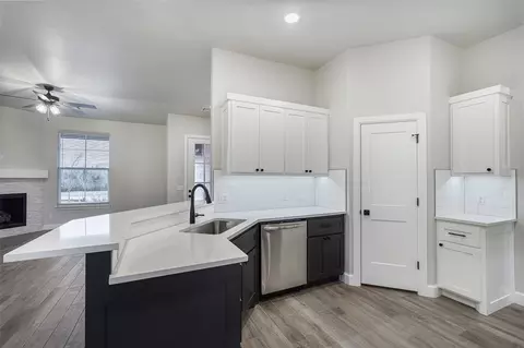 Kitchen - 1216 Colonial Ave, Tuttle, OK 73089 photo 4 of 4